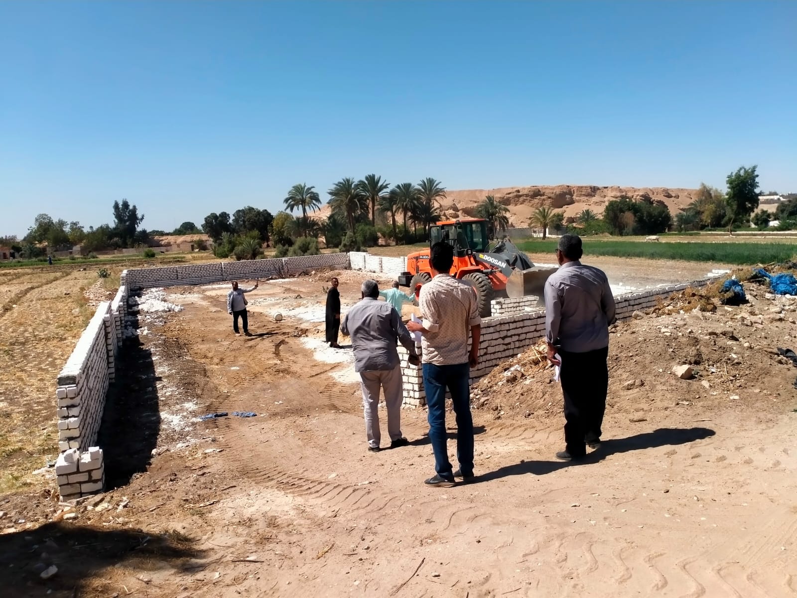 إزالة 17 حالة تعدي بالبناء المخالف على مساحة 1600 متر بالطود