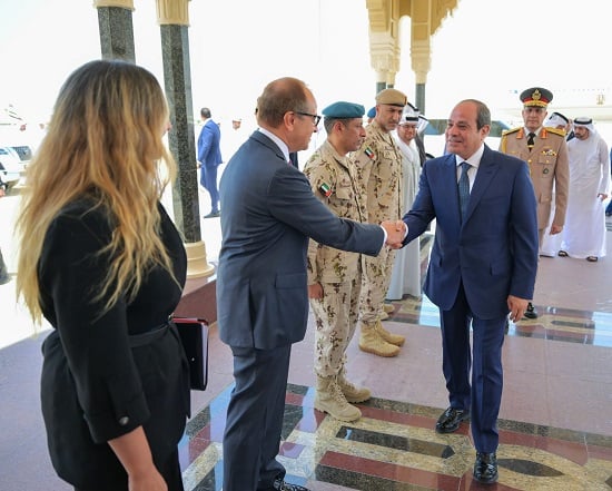 الرئيس السيسى يجرى زيارة أخوية لأبوظبي  (4)