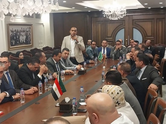 اجتماعه الأول بهيئة جيل المستقبل بحزب الوفد (2)