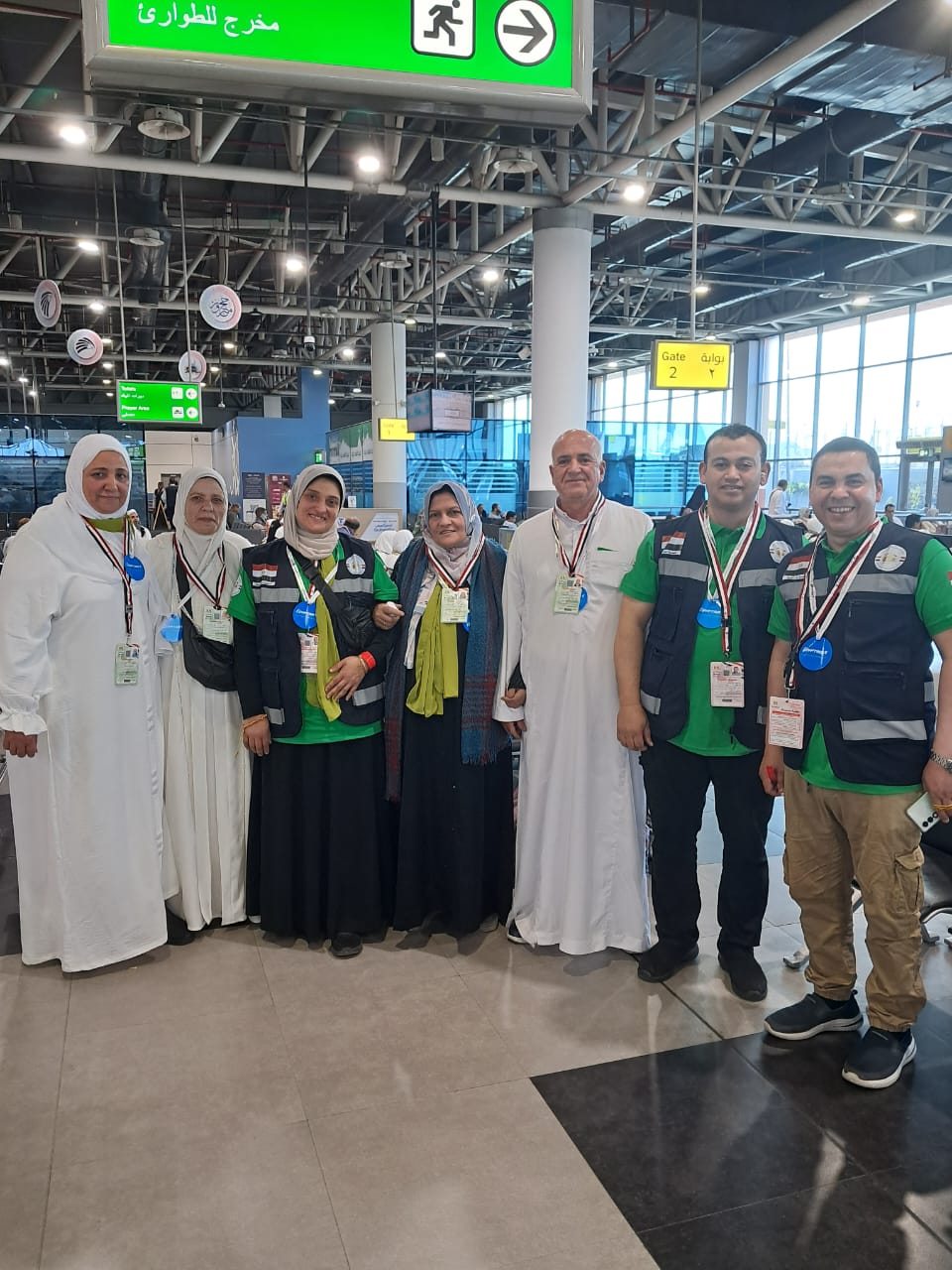 الحجاج مع المشرفين الحجاج مع المشرفين