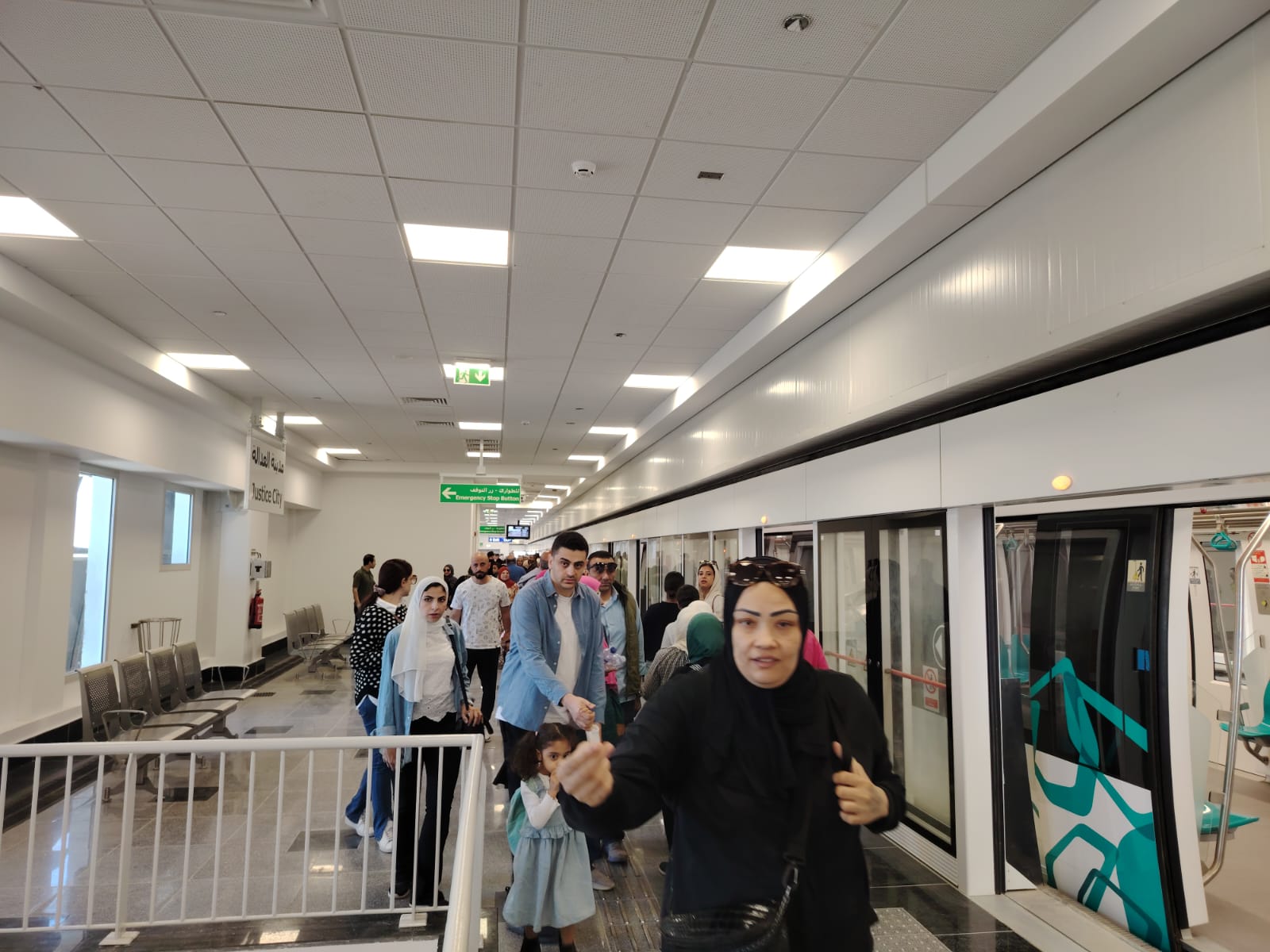 زحام شديد بمحطة مدينة العدالة