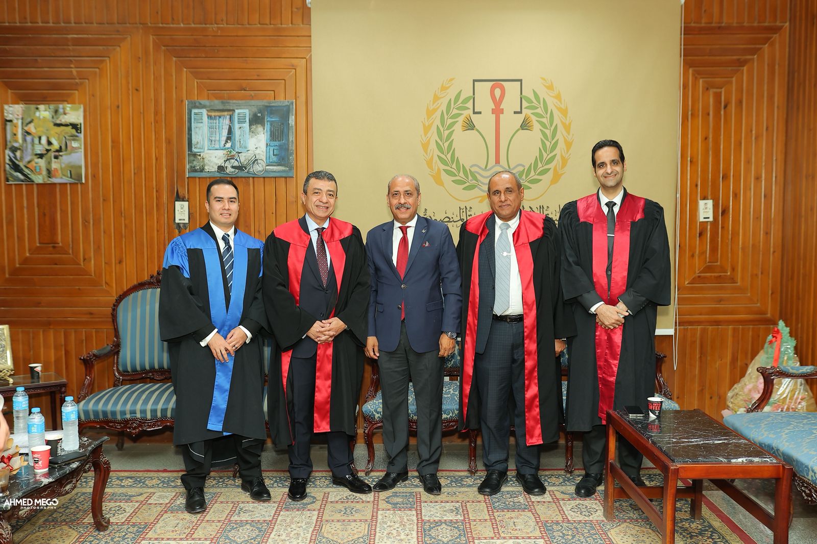 اعضاء لجنة مناقشة الرسالة