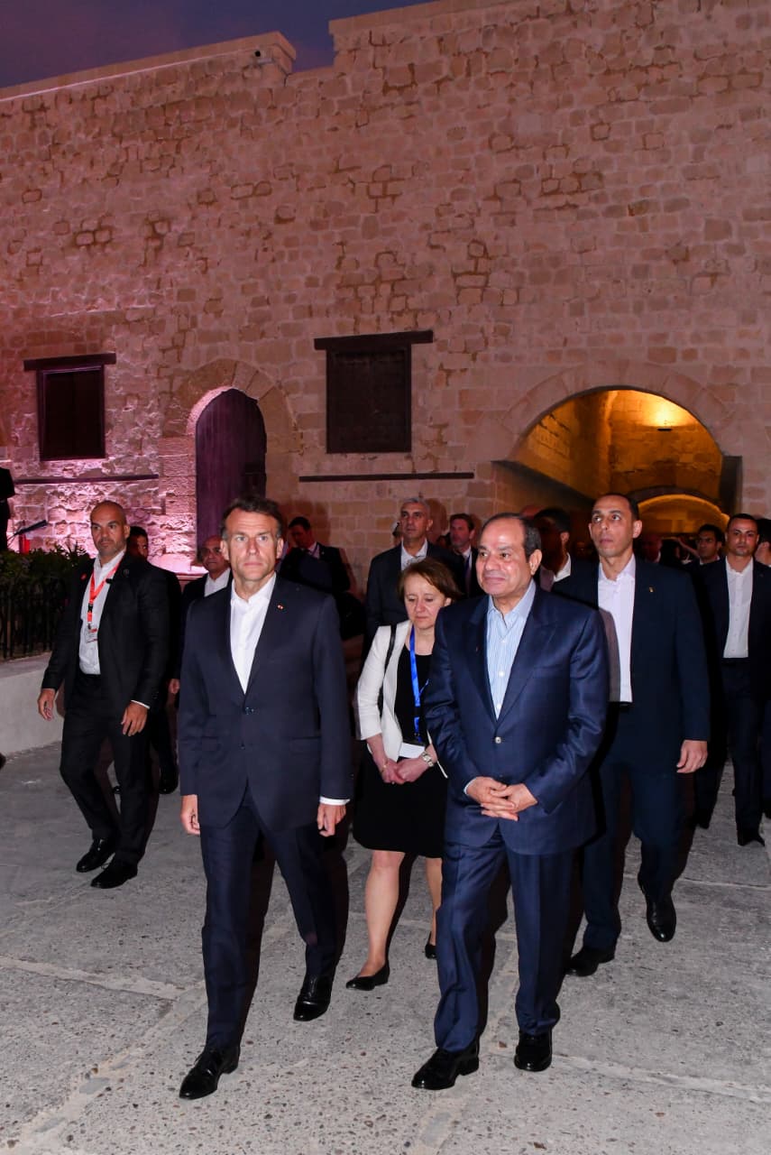 الرئيس السيسى يصطحب ماكرون فى جولة تفقدية بالإسكندرية (6)