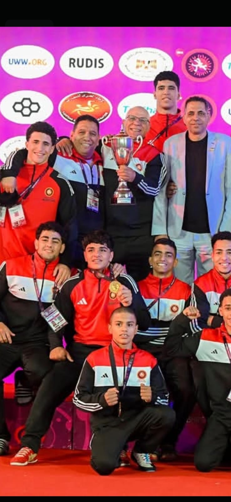 فرحة اللاعب بالبطولة   
