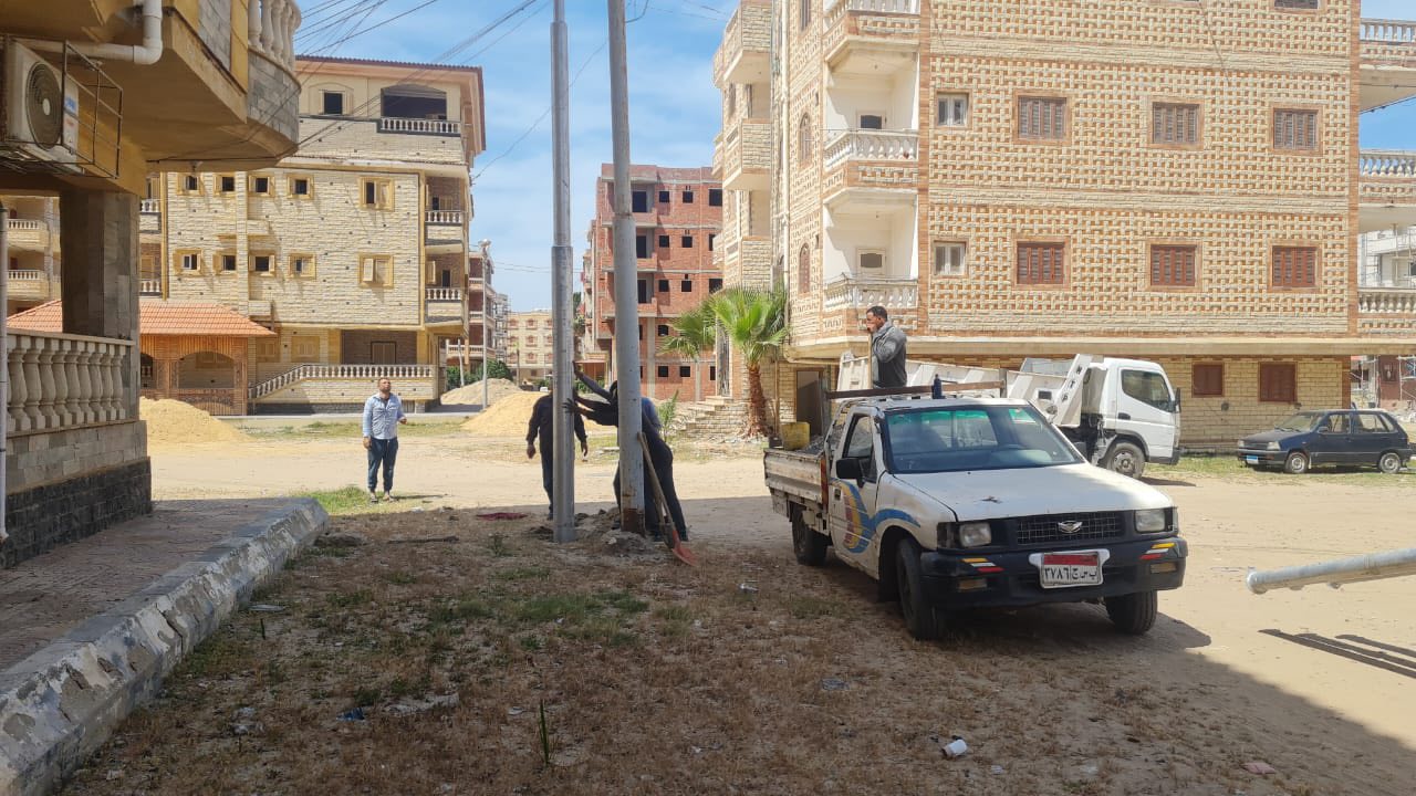تركيب 100 عمود كهرباء جديد بمصيف بلطيم