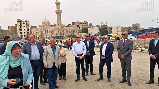 زيارة محافظ القاهرة الى الموقف الجديد