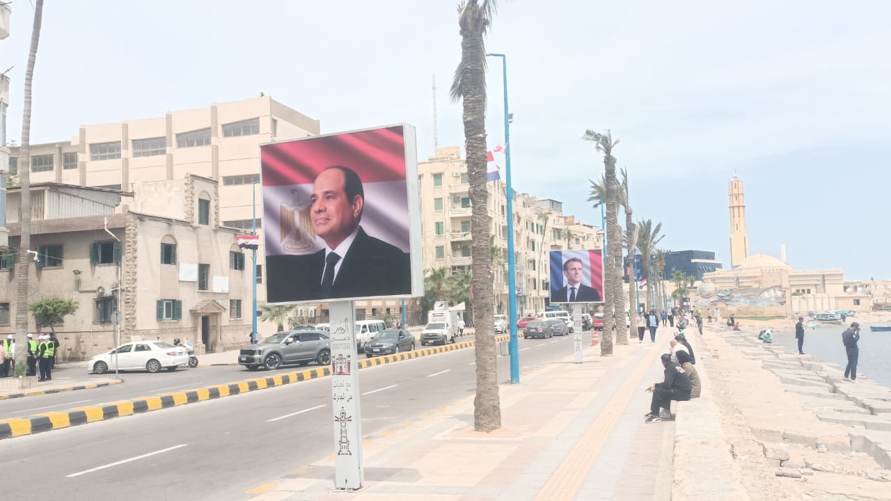 كورنيش بحرى يتزين للزيارة