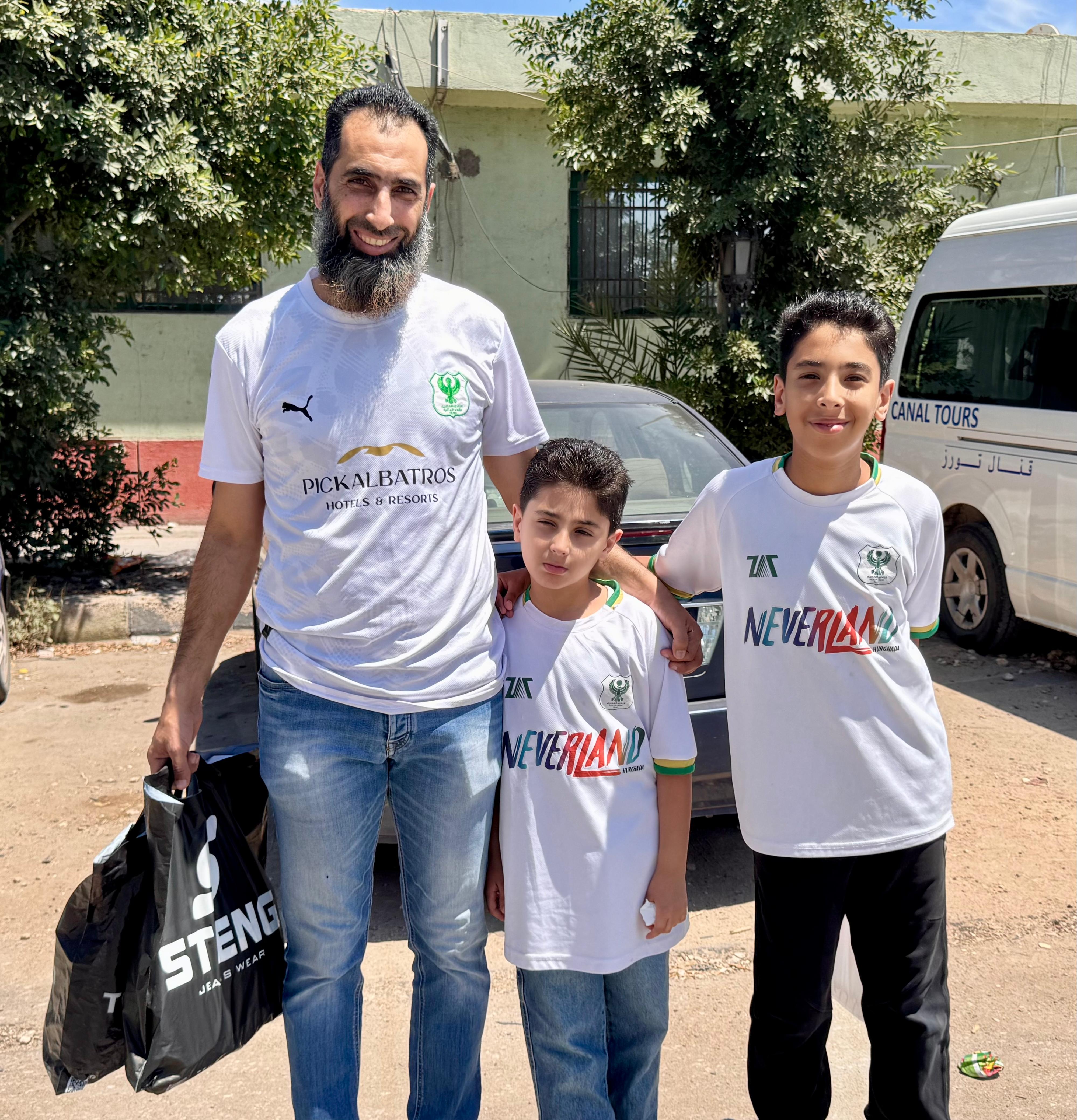 بعض الاسر من الجماهير