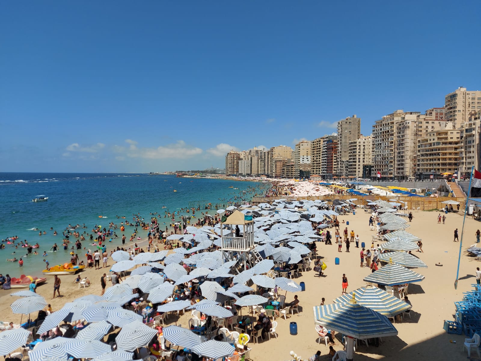 شواطئ الاسكندرية تستقبل الزائرين شواطئ الاسكندرية تستقبل الزائرين
