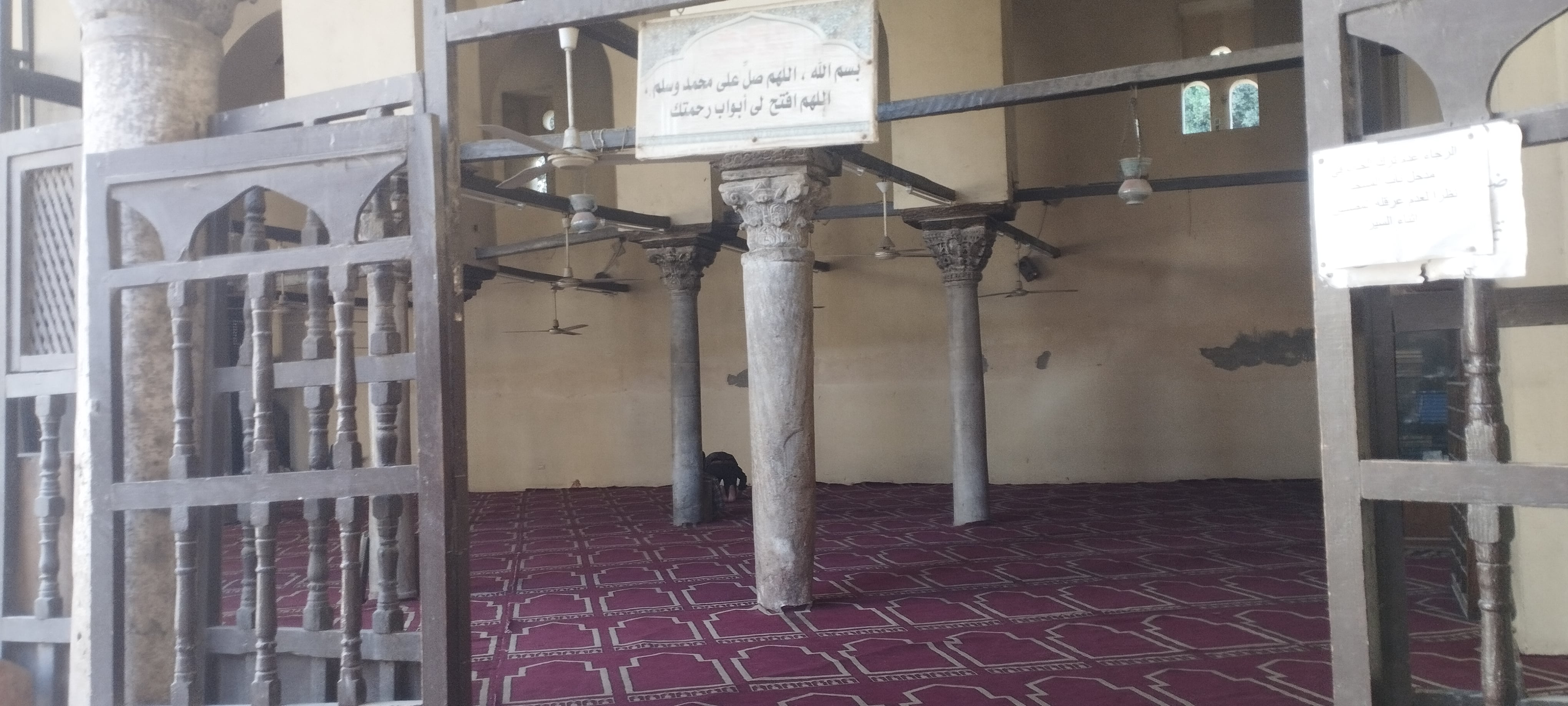 المسجد من الداخل