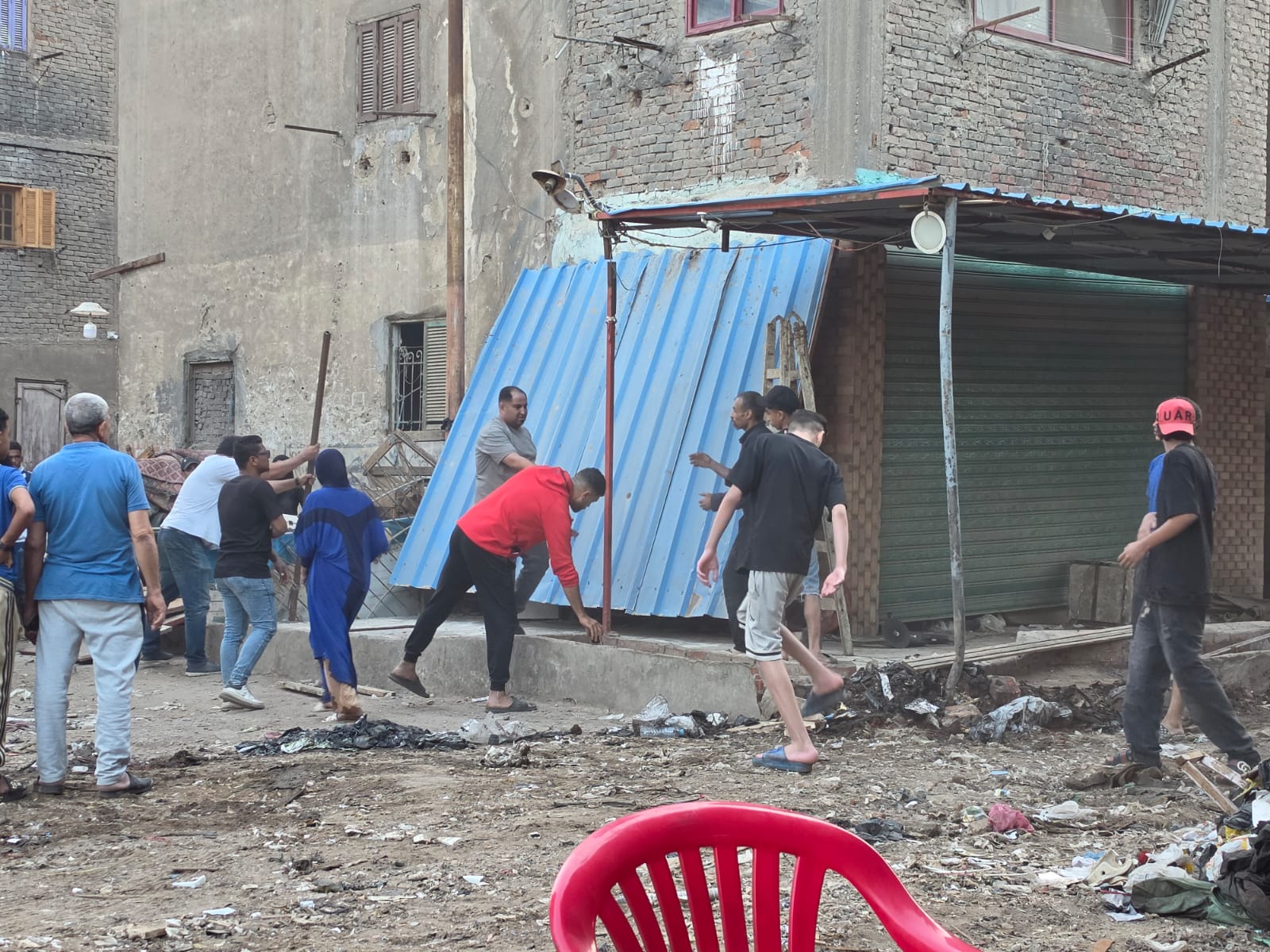 محافظة الجيزة تفض 4 أسواق عشوائية فى إمبابة (3)