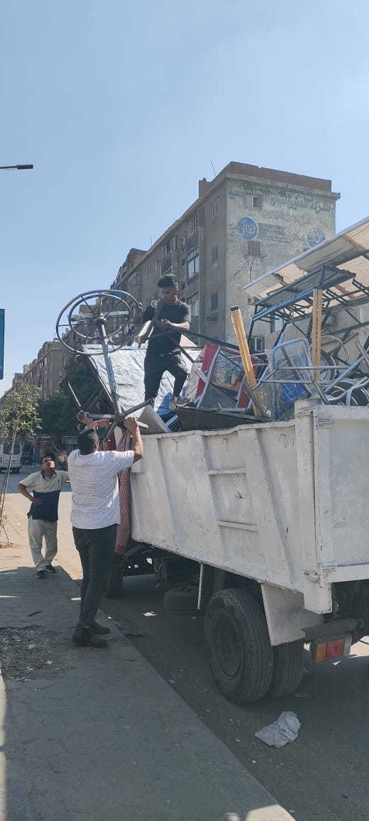 محافظة الجيزة تفض 4 أسواق عشوائية فى إمبابة (2)