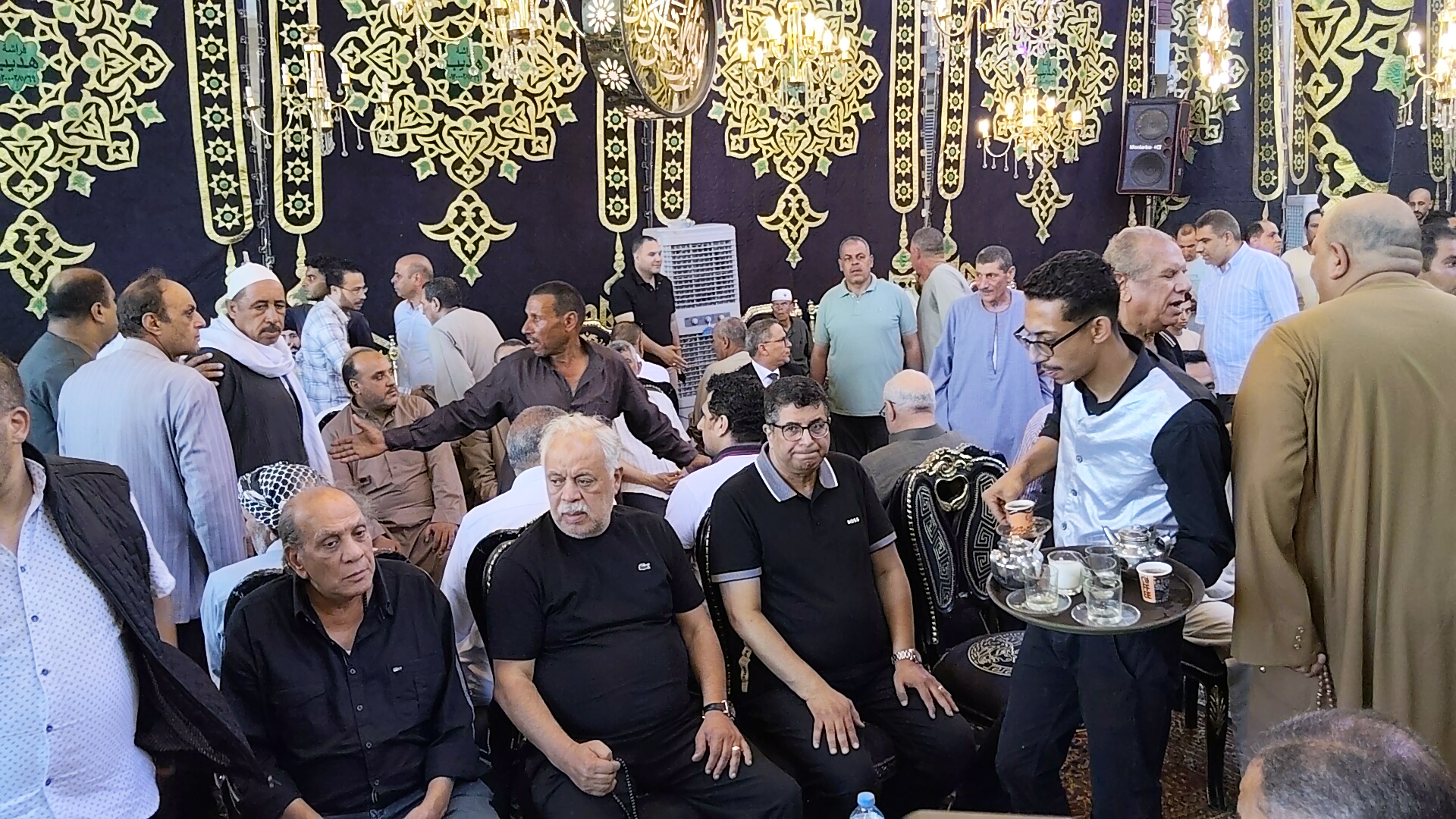 نقيب المهن التمثيلية فى العزاء نقيب المهن التمثيلية فى العزاء