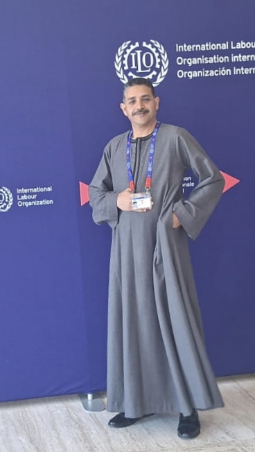 محمد أبو العباس بالجلباب الصعيدى فى مؤتمر العمل الدولى محمد أبو العباس بالجلباب الصعيدى فى مؤتمر العمل الدولى