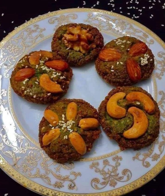 طعمية بالمكسرات طعمية بالمكسرات