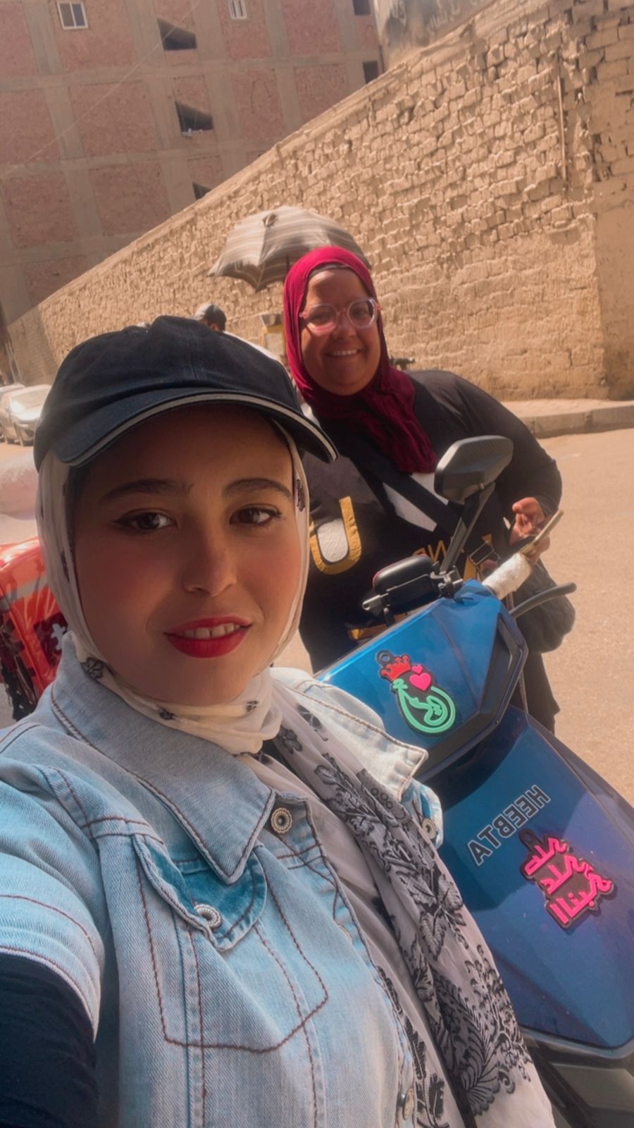 هند عواد والزميلة مرام محمد