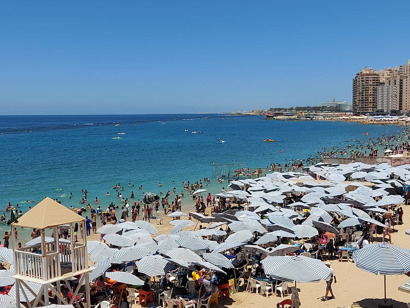زحام على الشواطئ 7