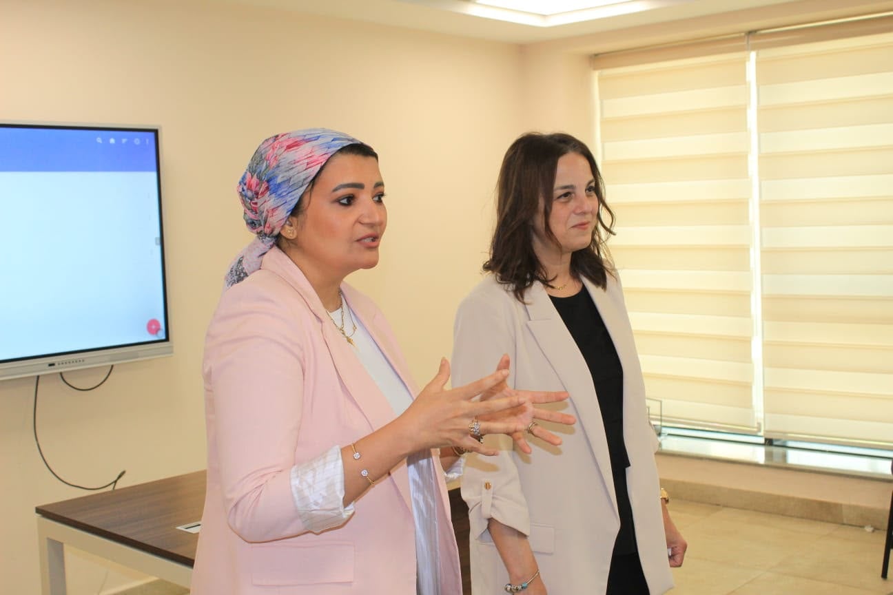 الكاتبة همت سلامة
