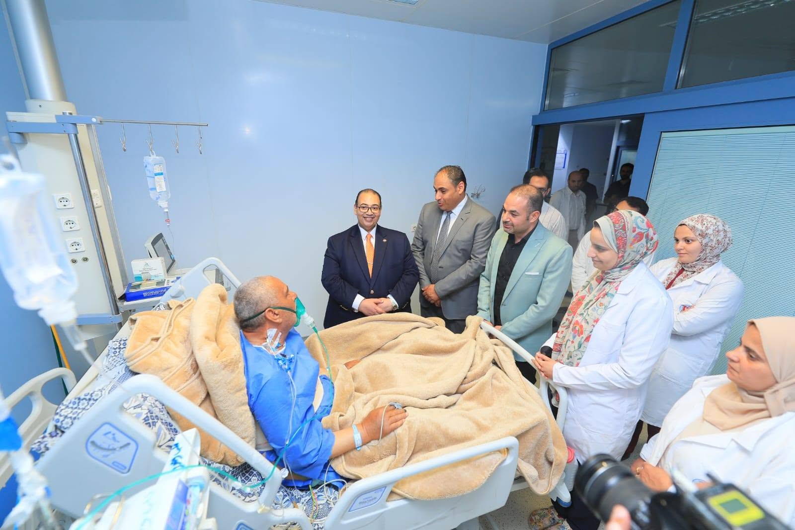 زيارة رئيس الجامعة للمرضى