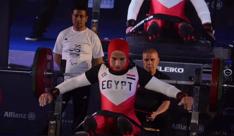 نوال الرفاعي متميزة  تحدت ظروفها