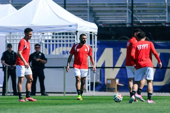 صلاح وحمدى فتحى خلال التدريبات صلاح وحمدى فتحى خلال التدريبات