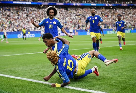 احتفال ليفانو كومينيسيا بالهدف