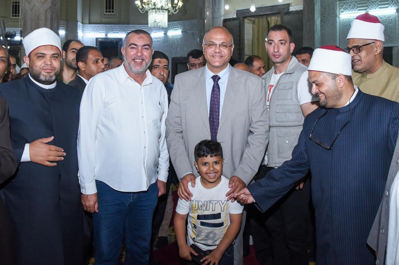المحافظ مع الاهالى