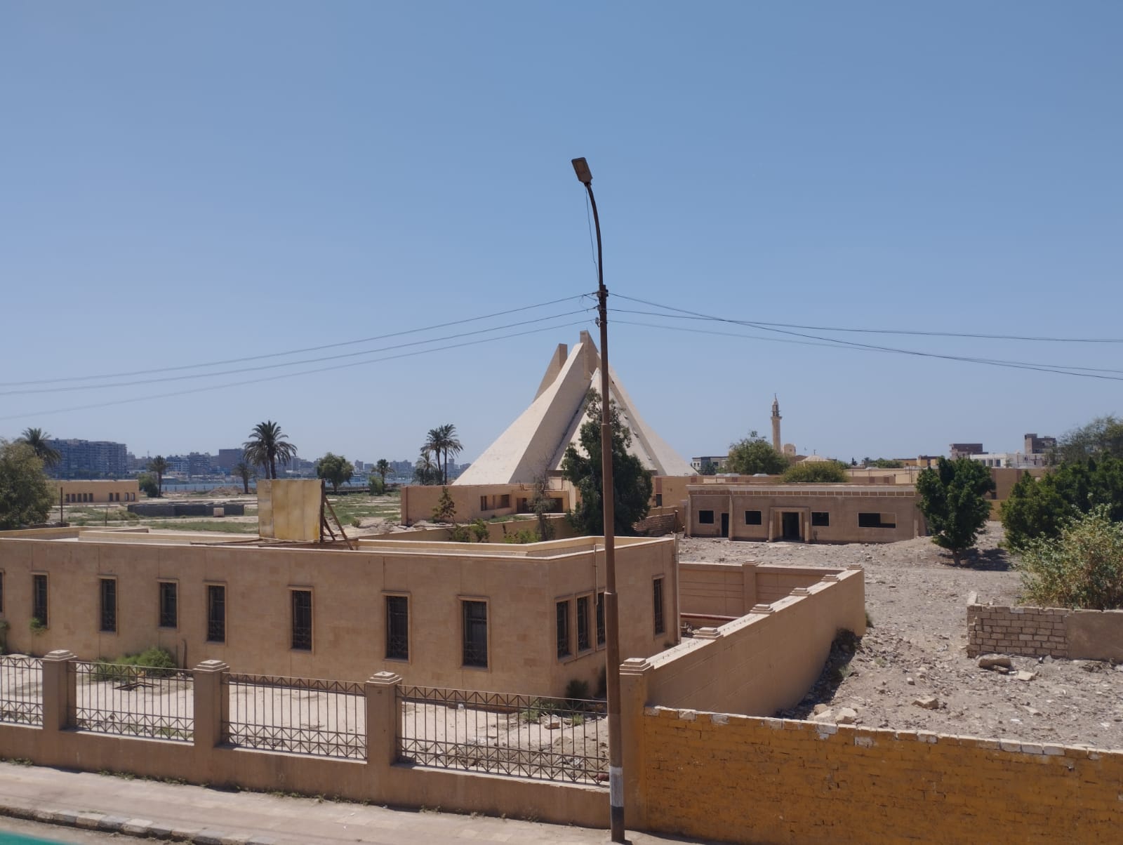 المتحف الأتونى من الخارج