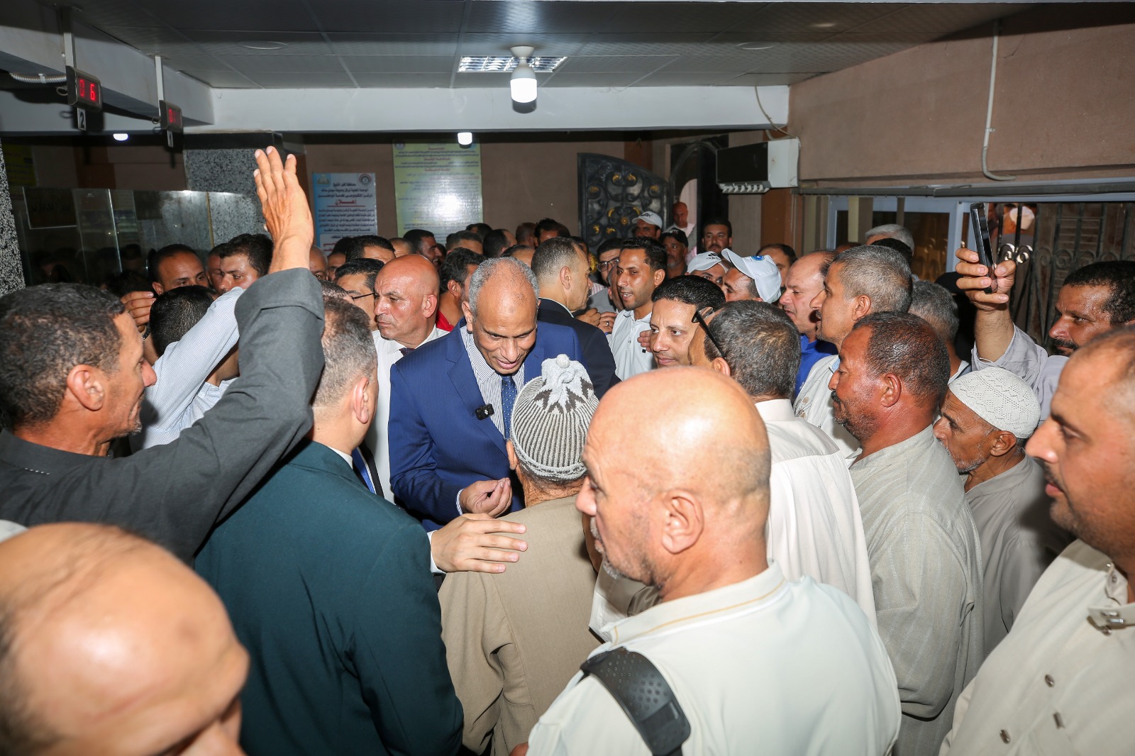 محافظ كفر الشيخ يبستمع للمواطنين بالمركز التكنولوجي