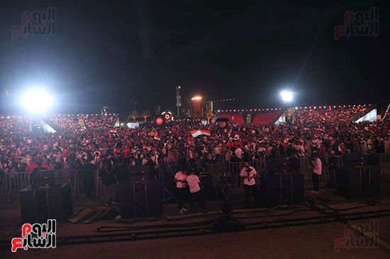 الجمهور يتابع المباارة من العاصمة