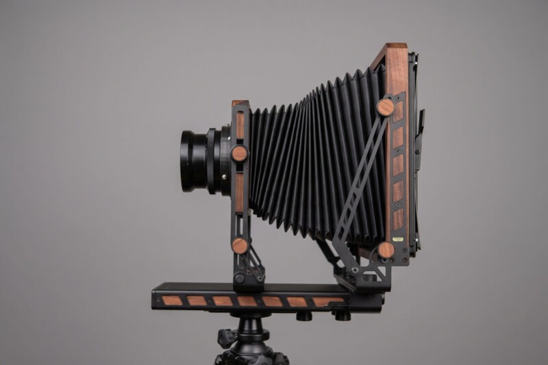 كاميرا يدوية الصنع