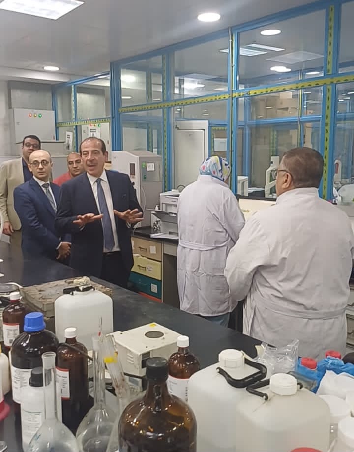 الدكتور عمرو قنديل (1)