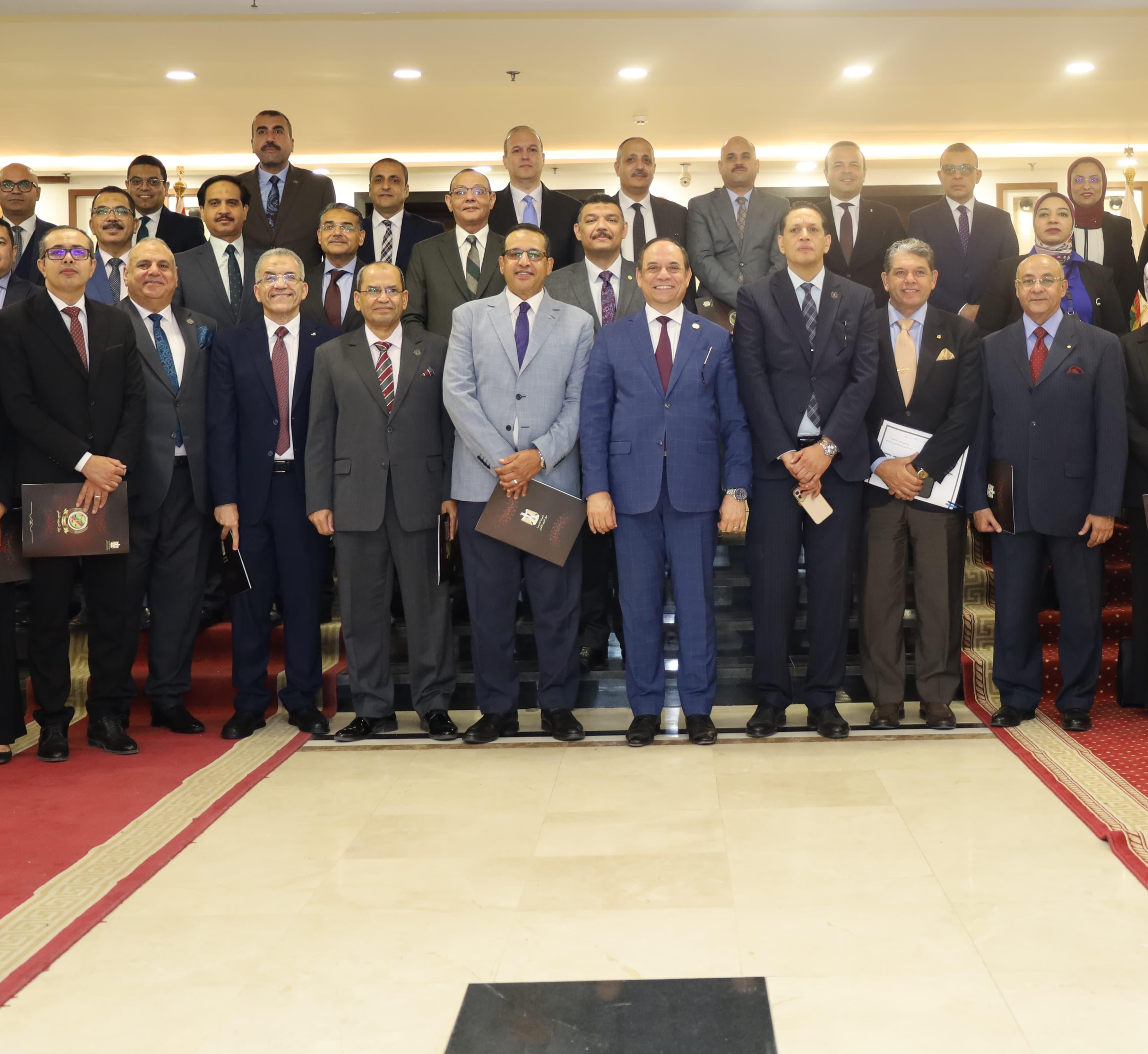 مركز التدريب القضائي بالنيابة الإدارية يكرم المحاضرين  (1)