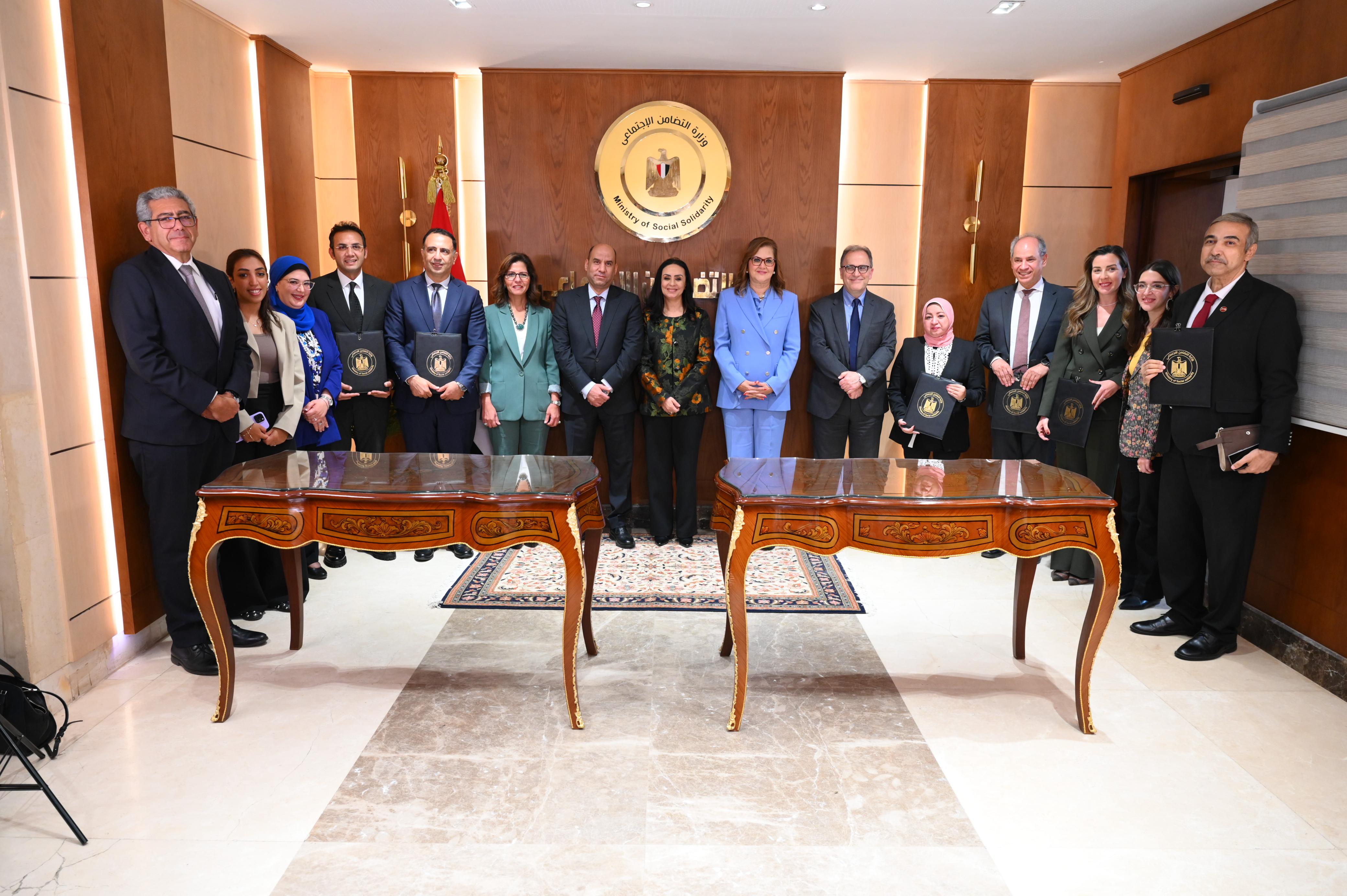 وزيرا التضامن الاجتماعي والعمل يشهدان توقيع مذكرة تفاهم