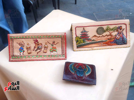 محافظ يدوية محافظ يدوية