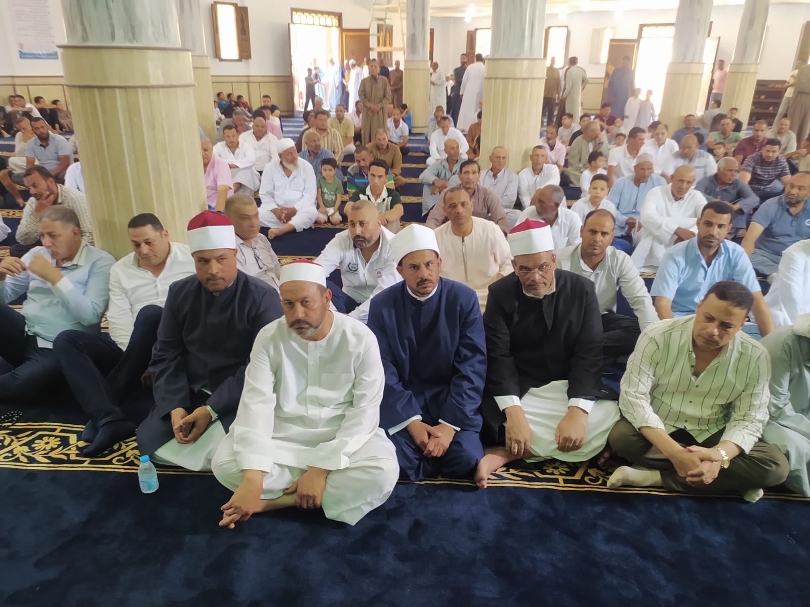 الحضور خلال افتتاح مسجد