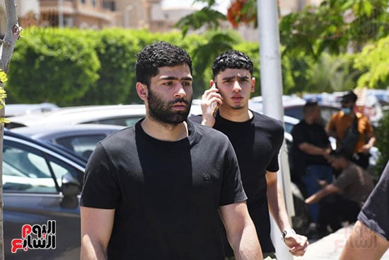 الصدمة على وجوه المشيعين