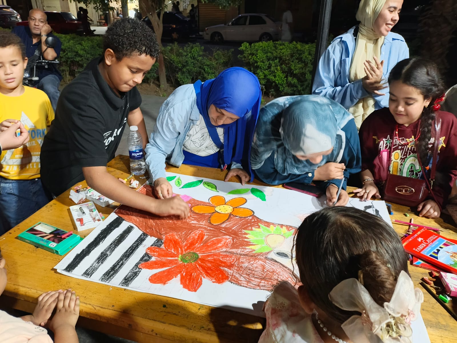 جانب من ورشة الرسم جانب من ورشة الرسم