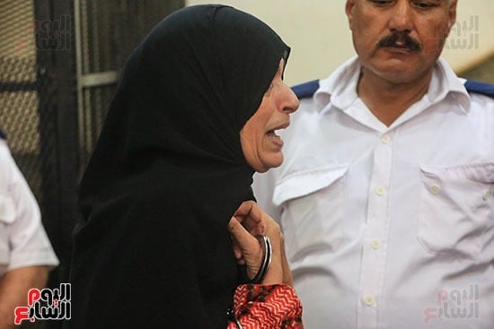 المتهمة تنهار امام المحكمة المتهمة تنهار امام المحكمة