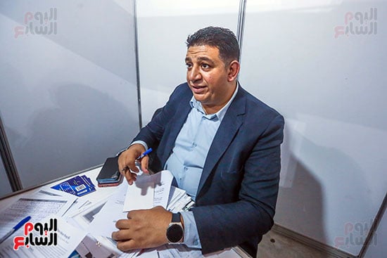 موظف مكتب التوظيف موظف مكتب التوظيف