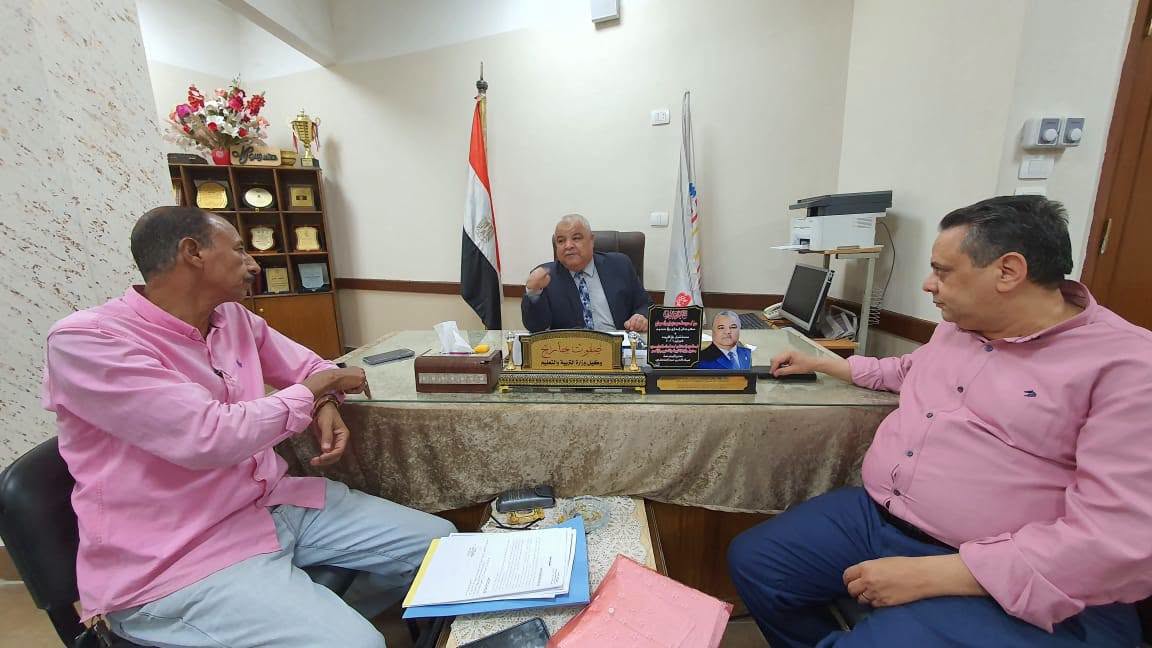 فعاليات اجتماع مع أعضاء مركز توزيع أسئلة الثانوية العامة