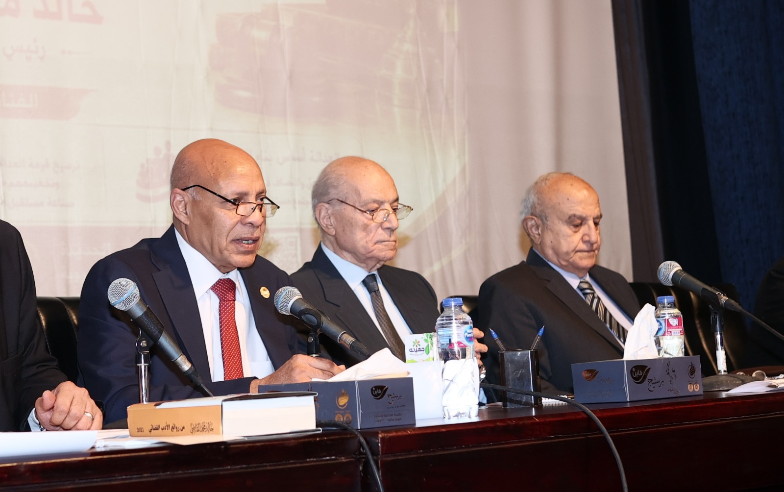 المتحدثون في الحلقة النقاشية المتحدثون في الحلقة النقاشية