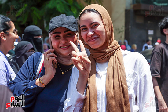 علامة النصر لسهولة الامتحان
