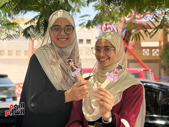 البسمة على وجوه طالبات الثانوية العامة