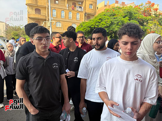 وصول الطلبة لجان الامتحان