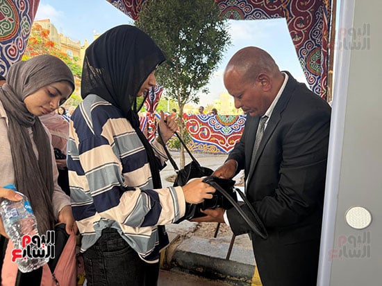 تفتيش قبل الامتحان (1)