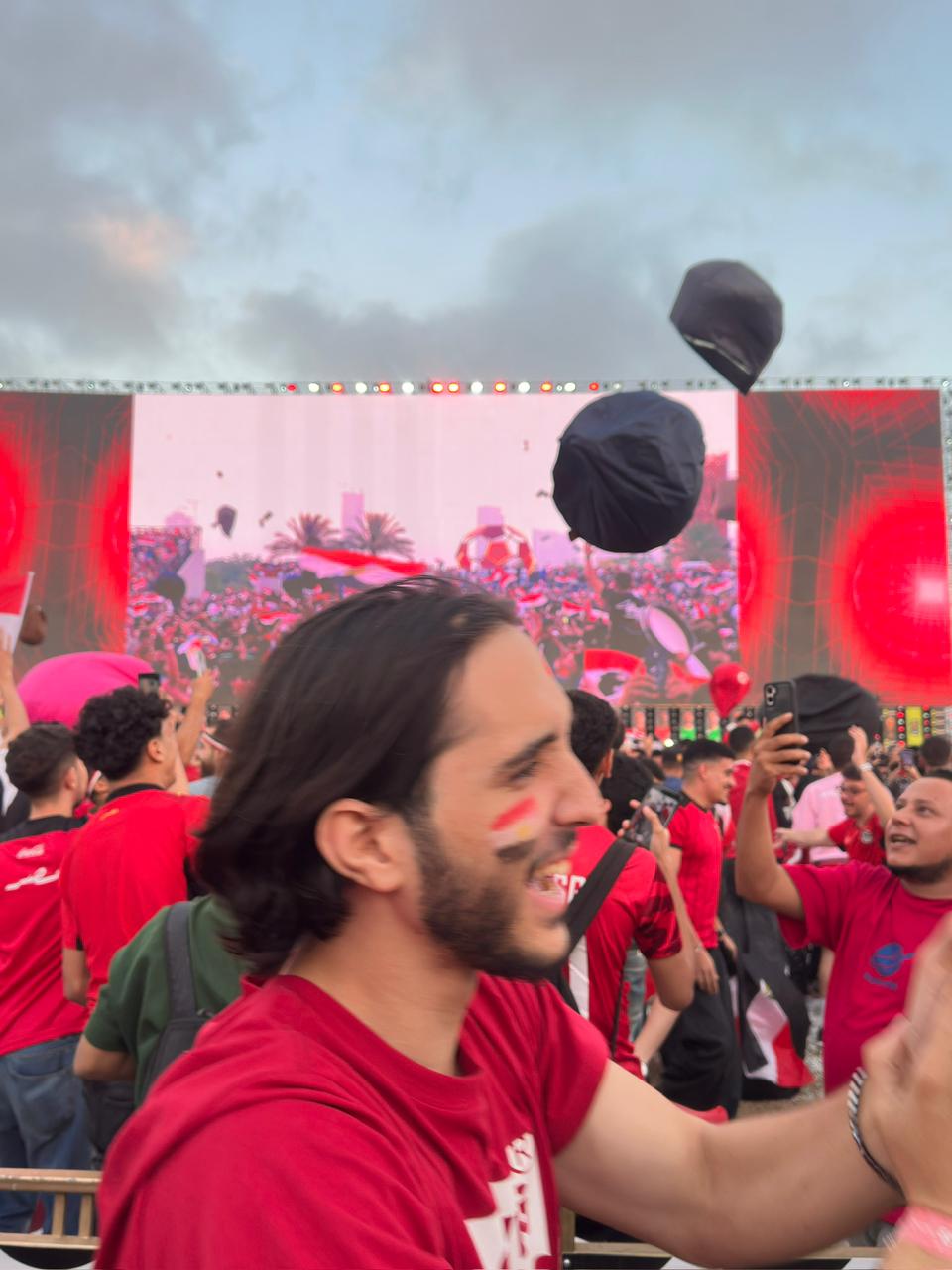 احتفالات الجماهير بفوز المنتخب في مباراة مصر ونيوزيلندا
