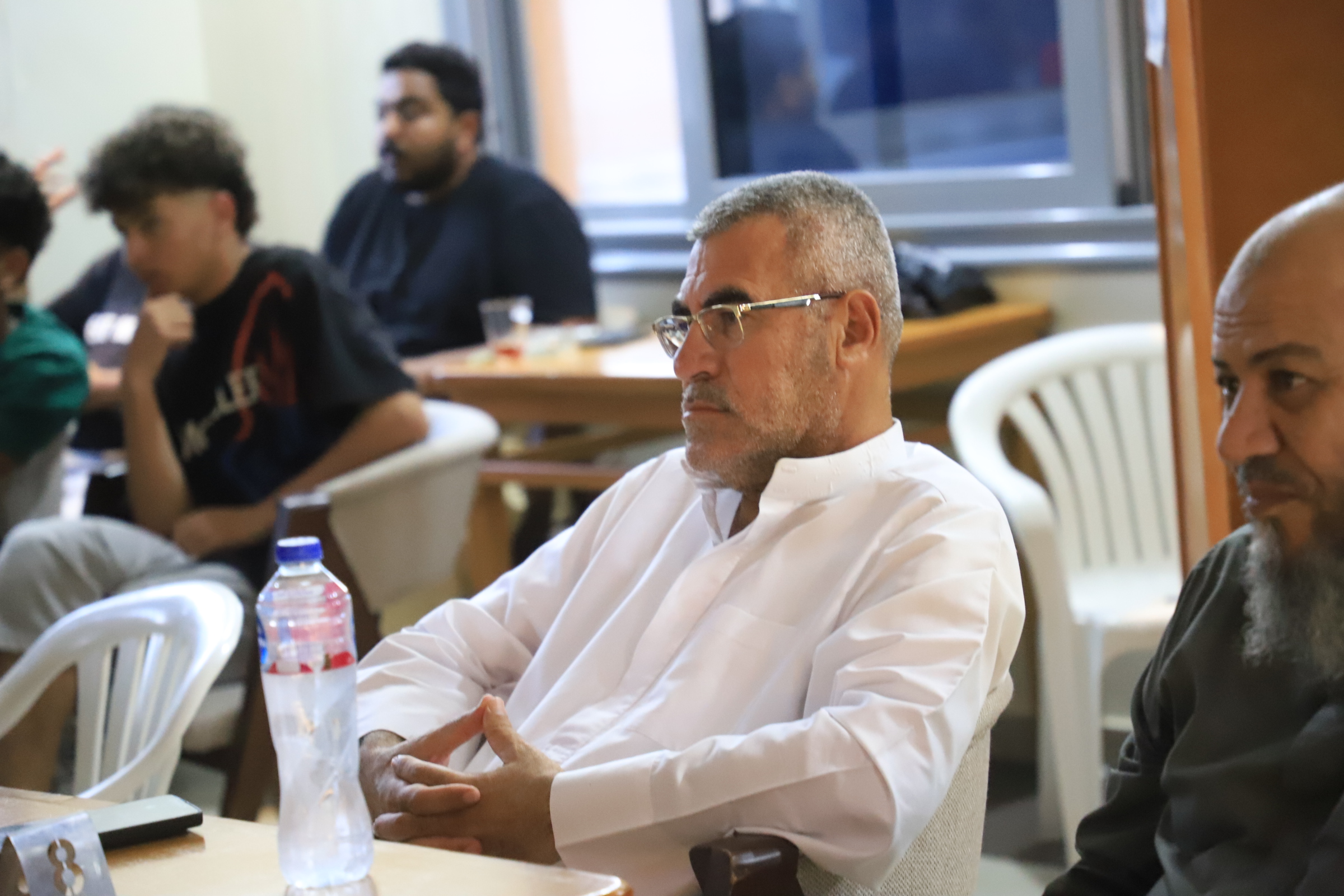 تواجد الكبار والصغار لمؤازرة المنتخب 