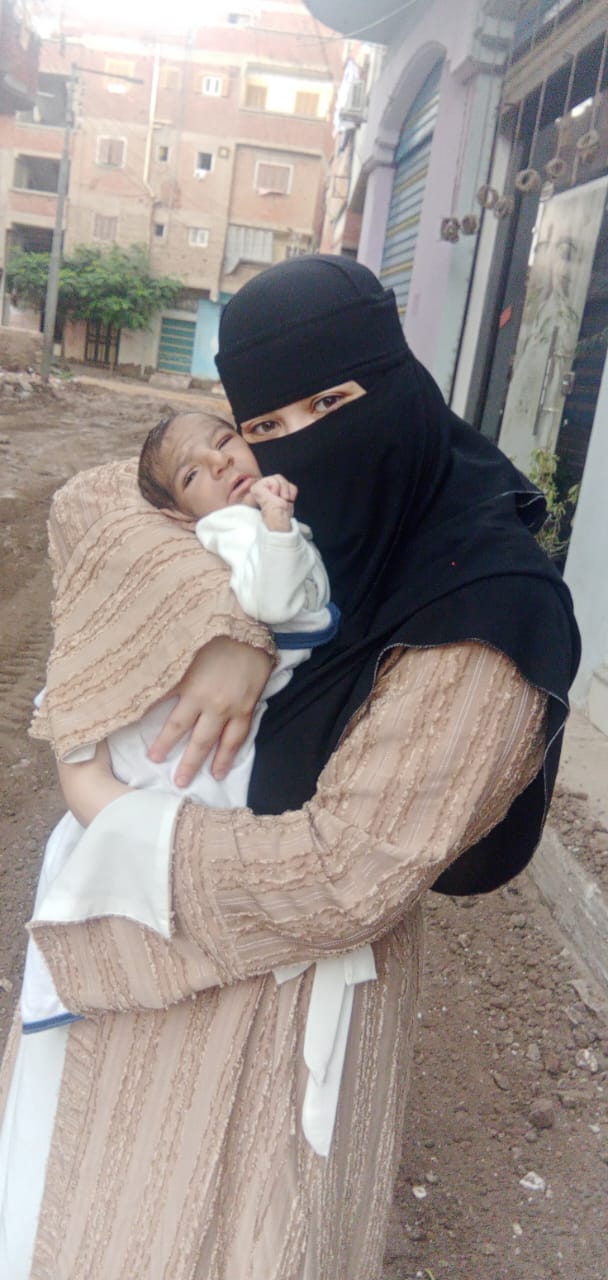 والدة انس علاء