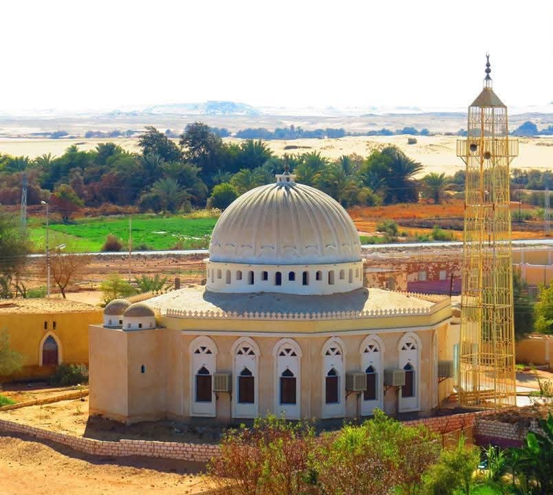 معالم قرية القلمون الحديثة